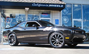 Dodge Challenger 2011 on 2011 Dodge Challenger With Custom Lexani 22 Inch Lss 10 Wheels